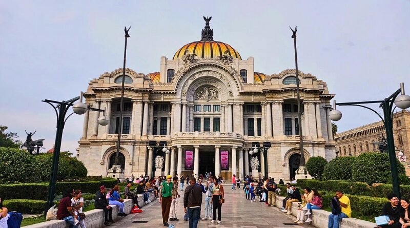 La Jefa de Gobierno Clara Brugada implementa medidas para ordenar calles y plazas del Centro Histórico, priorizando el beneficio colectivo.