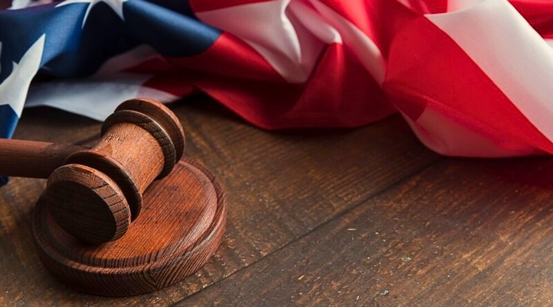 Decisión judicial bloquea medida de Trump que elimina la ciudadanía por nacimiento