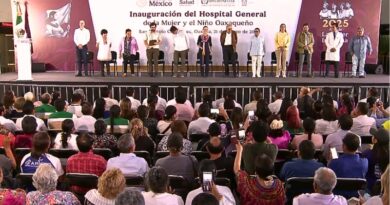 La presidenta Claudia Sheinbaum inauguró hospitales en Oaxaca, destacando su compromiso con la atención médica gratuita y la mejora de las instituciones de salud.