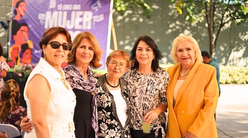 En el evento “Una Mujer de 100”, más de 100 mujeres fueron galardonadas por su labor en derechos humanos, educación, economía, cultura y deporte.