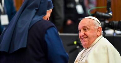 El mundo llora la partida del Papa Francisco, un pontífice que marcó una era de reformas y cercanía, dejando un legado de amor universal y justicia social.