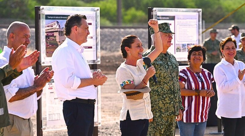 La mandataria encabezó el arranque de la obra que conectará Ciudad de México y Querétaro en dos horas, a través de 226 kilómetros de doble vía moderna.