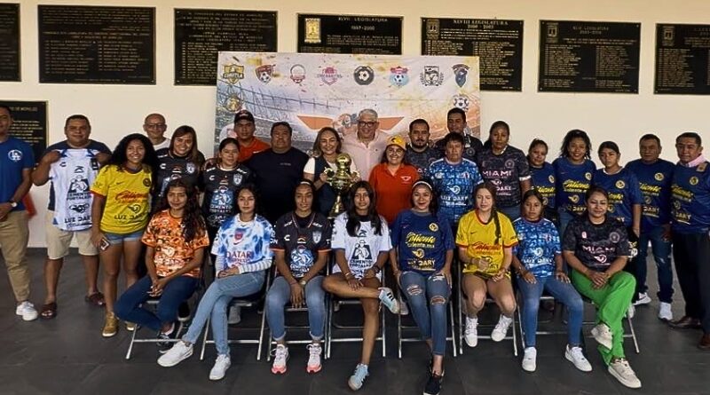 La diputada Luz Dary Quevedo entregó uniformes a los ocho equipos que disputarán la liguilla; Chivas y América seleccionan talentos locales