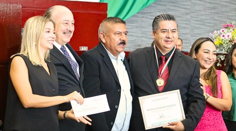El Congreso del Estado entregó el Premio “Fernando Diez Barroso 2025” a siete profesionales destacados en contaduría, exaltando su ética y trayectoria.
